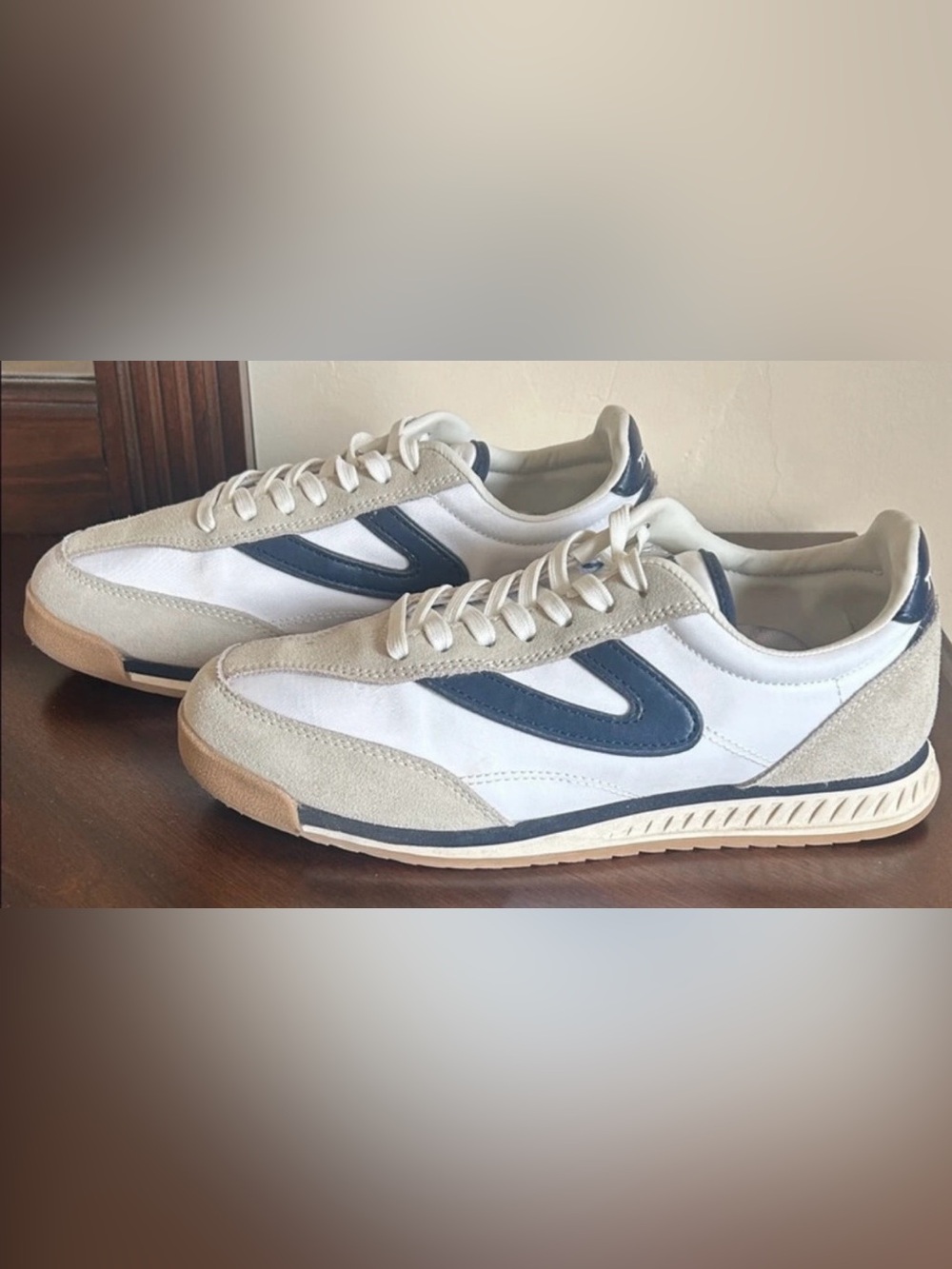 Women's Tretorn Sneakers size 6.5 - Picture 2 of 10
